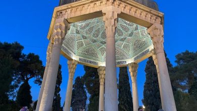 تصویر آرامگاه حافظ در باغ مصلای شیراز