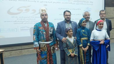 تصویر گام دوم بیست و یکمین بزرگداشت حکیم فردوسی در آرامگاه سعدی شیرازی